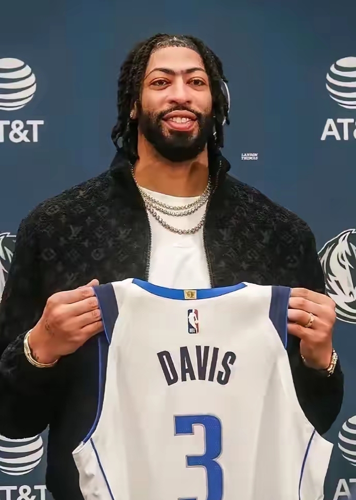 独行侠观众热烈欢呼!,浓眉哥迎来五赛季出色发挥再创辉煌时刻的简单介绍-爱游戏