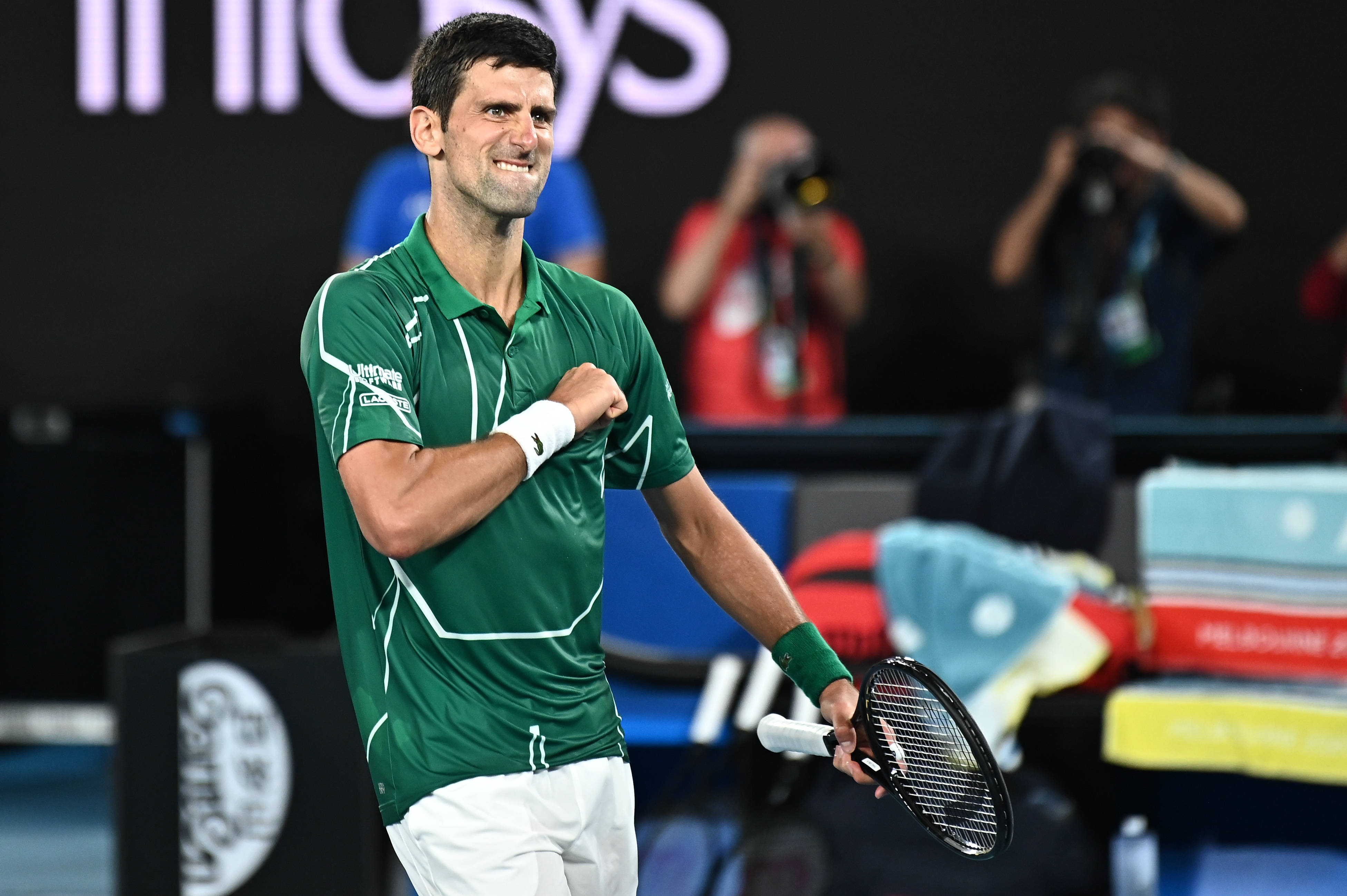 包含险胜引发热议！，费德勒在曼联比赛中重返赛场再创辉煌时刻的词条-爱游戏